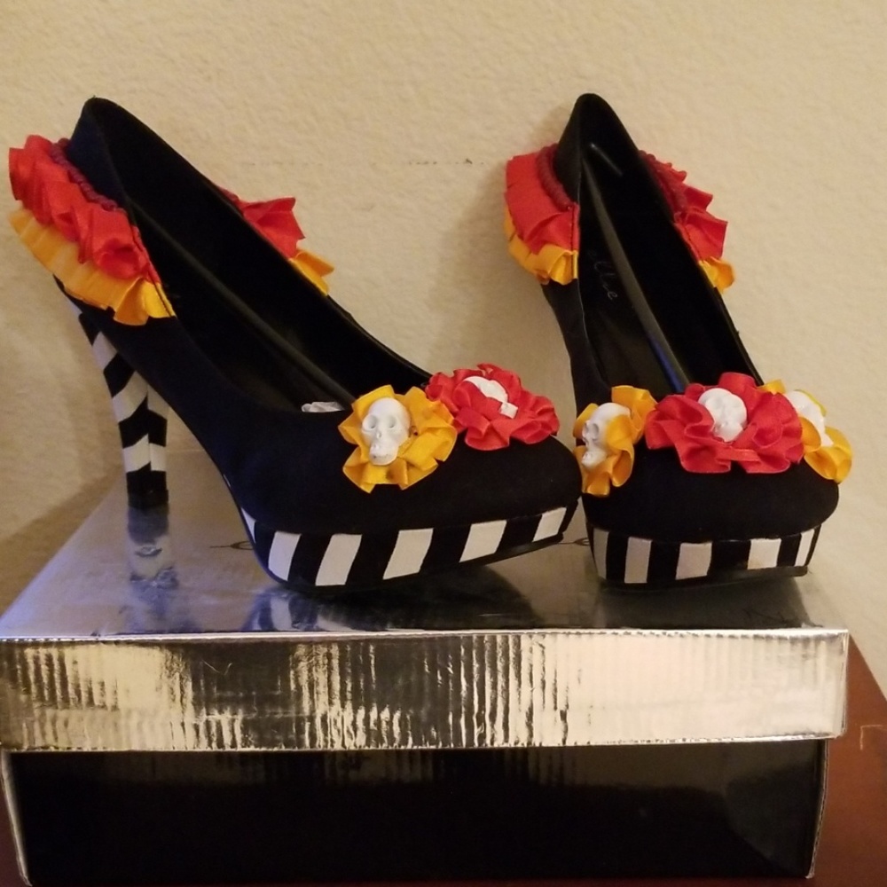 Ellie 4"  heels size 10, skulls cosplay, halloween